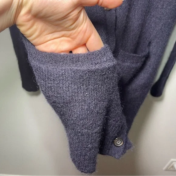 Abercombie & Fitch Women's navy V neck mohair wool blend casual cardigan in XS - Picture 4 of 8